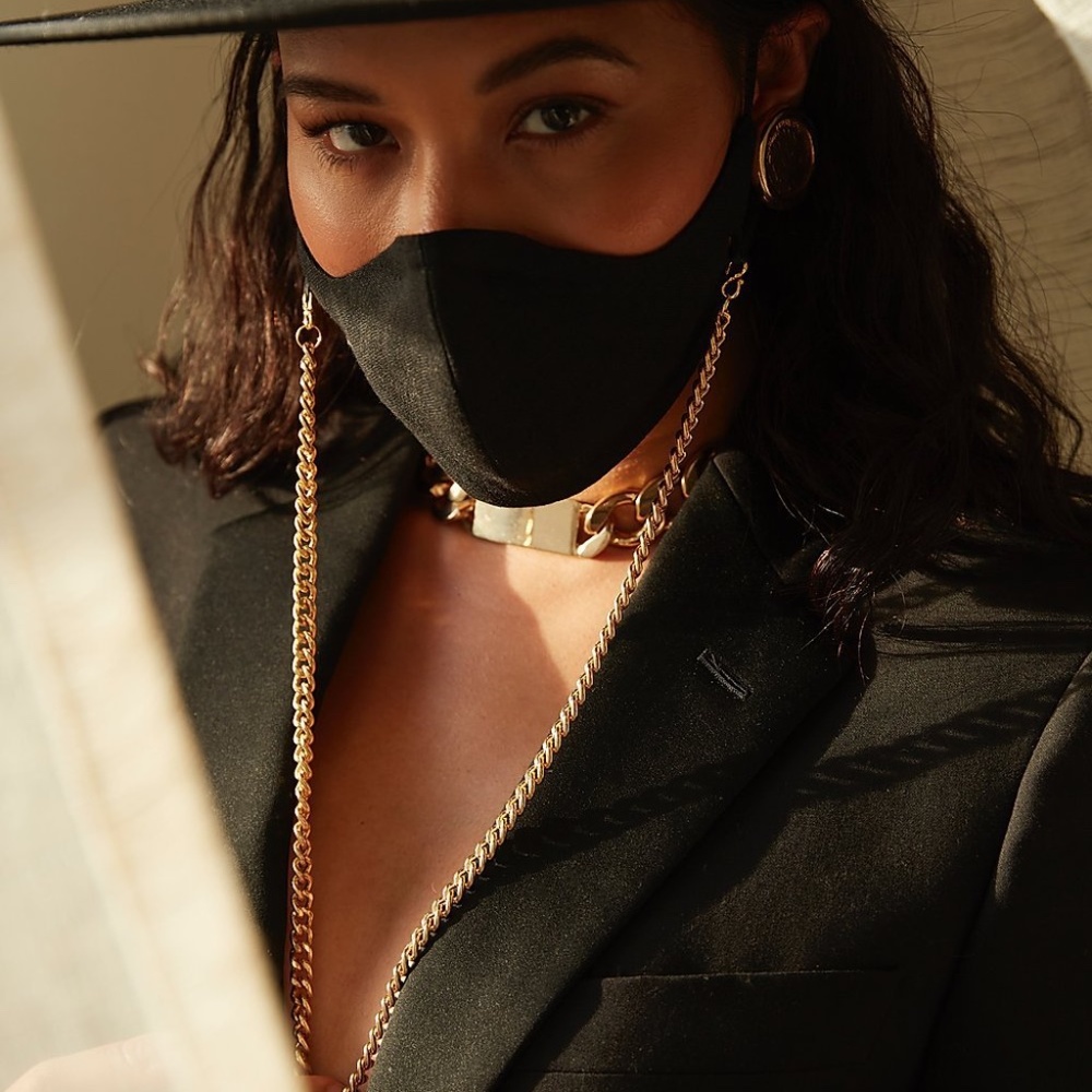 By Second Wind Tina Face Mask Black w. Gold Chain
